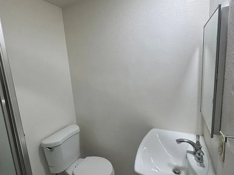 819 S Cypress Ave — Photo 17