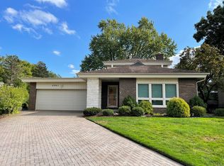 6905 N Concord Ln, Niles, IL 60714