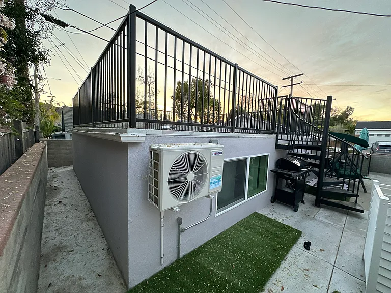 1522 Randall St — Photo 9