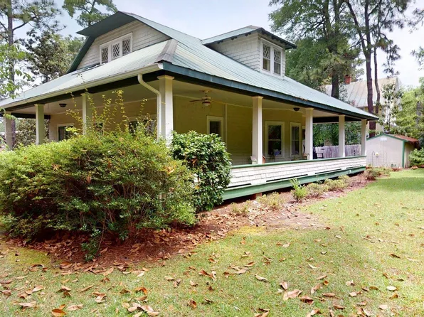 305 E New Hampshire Avenue, Southern Pines, NC 28387