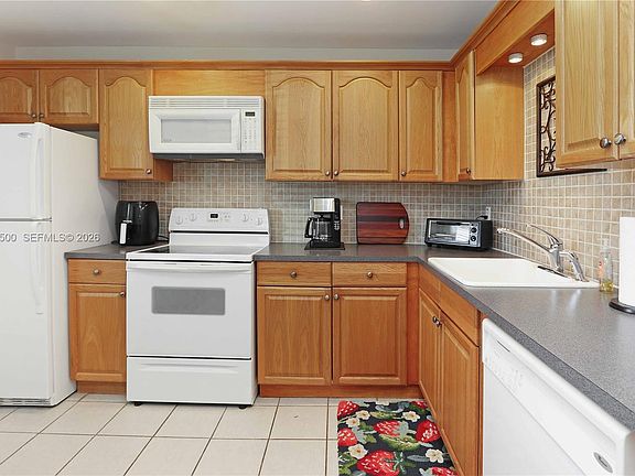 5th image of 1425 Atlantic Shores Blvd APT 110