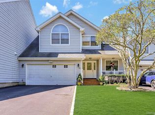 3 Crescent Court #3, Centerport, NY 11721