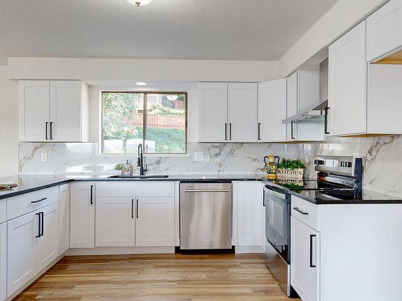 5th image of 4417 King Dr