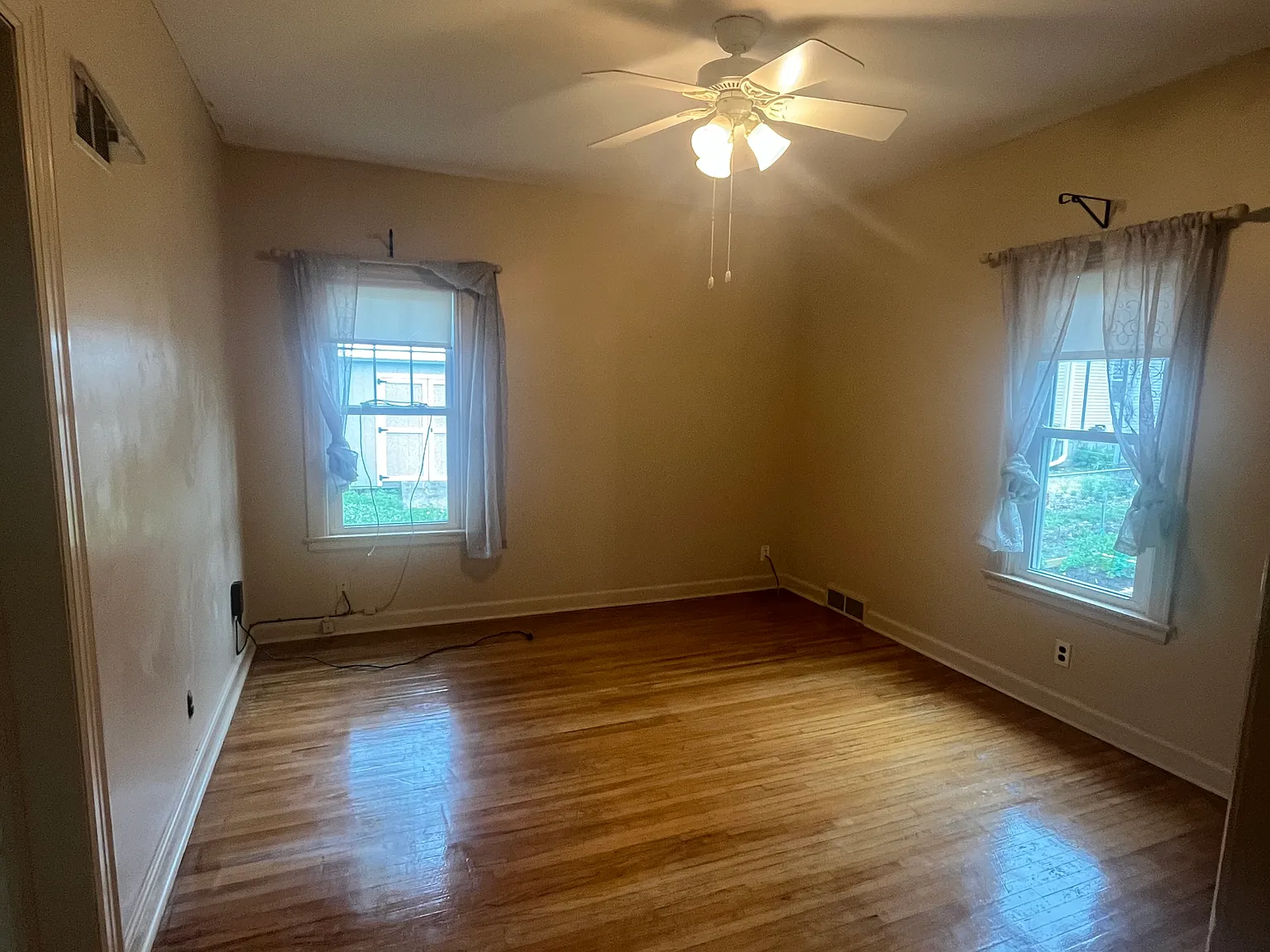 4 bed, 2824 sqft, $1,950 — Photo 3