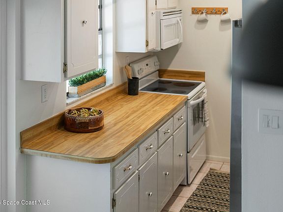 5th image of 419 Earl Ave