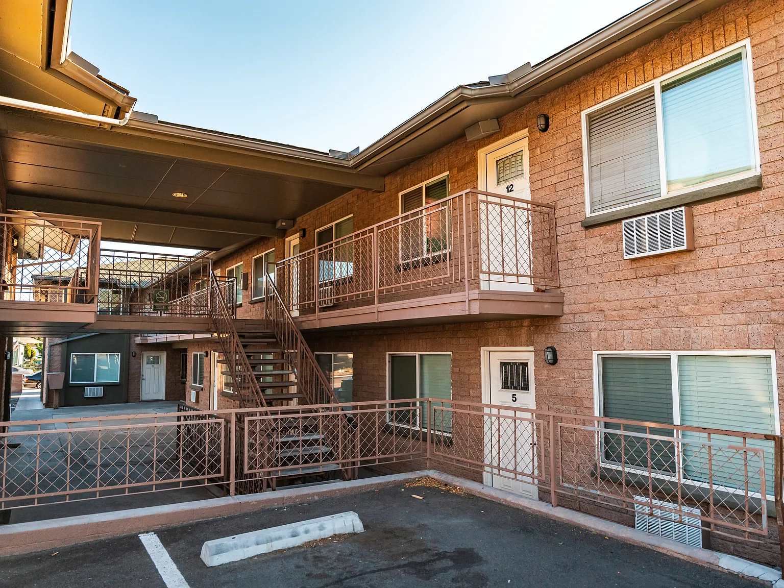 Moran Apartments — Photo 2
