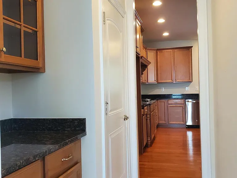 411 Greenebaum Ln — Photo 16