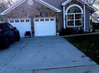 404 Virgin Island Dr, Williamstown, NJ 08094