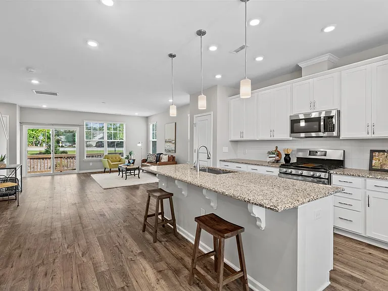 1136 Commack Dr — Photo 12
