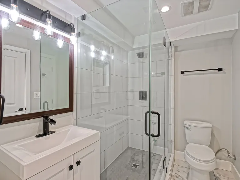 1923 Vanderbilt Ln — Photo 18