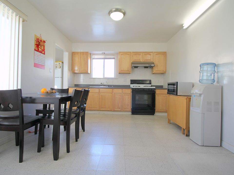 1st image of 312 N New Ave