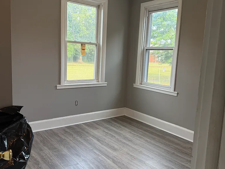 193-195 Silver Ln #1 — Photo 8