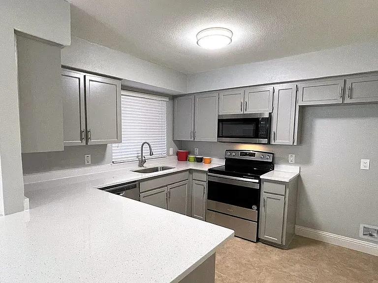 2209 Chase Ct — Photo 5