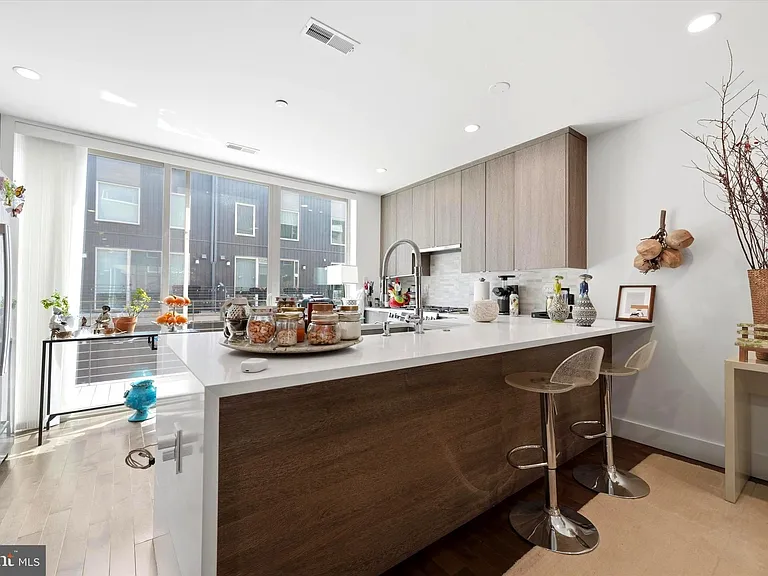 1341 S Garnet St — Photo 12