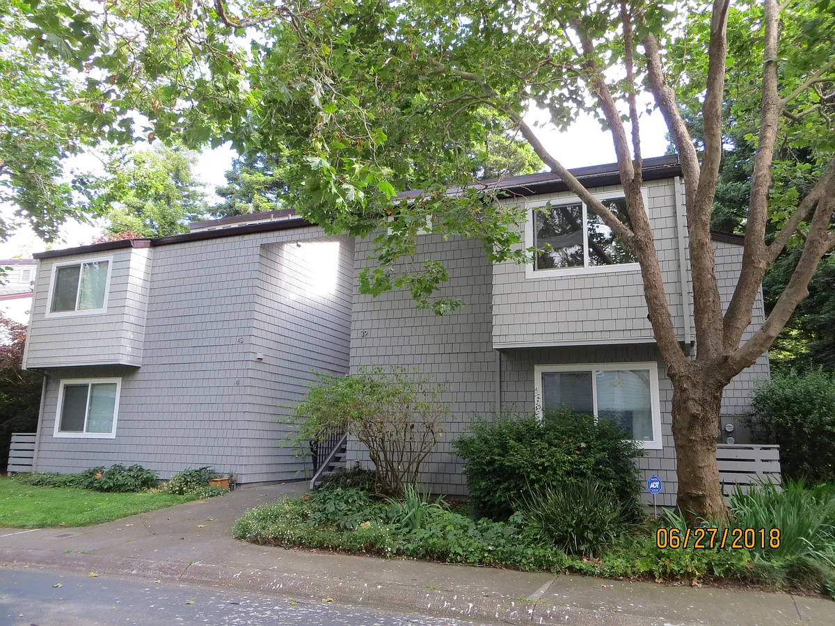 Building Photo - 37 Emery Bay Dr