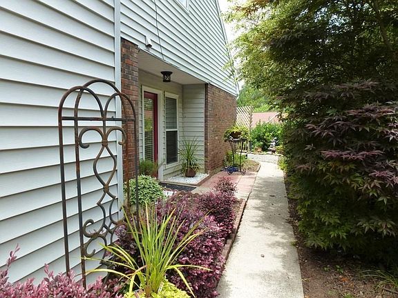 3rd image of 3145 Cape Cir