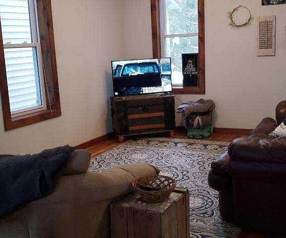 2nd image of 333 S Main St