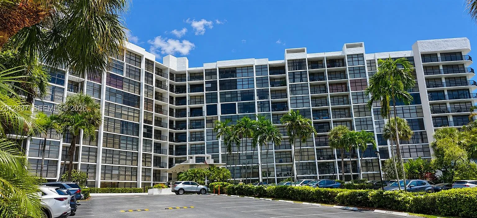 Towers Of Oceanview South — Photo 1