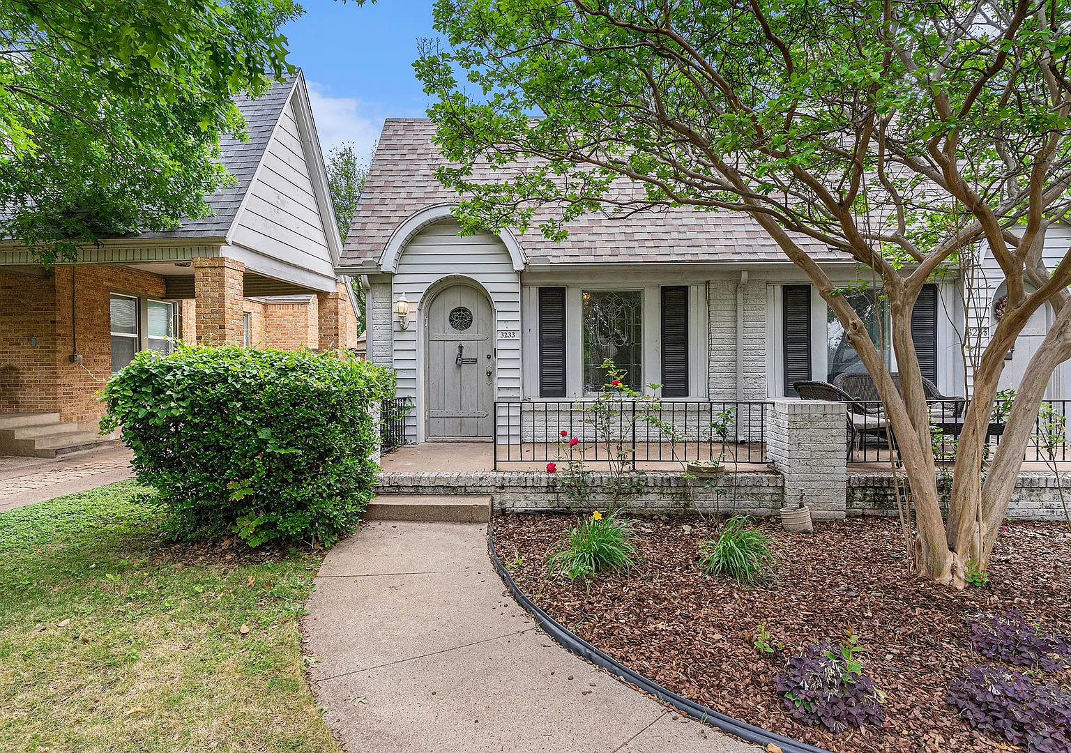 2-Bedroom Half-Duplex Near Tcu! — Photo 1