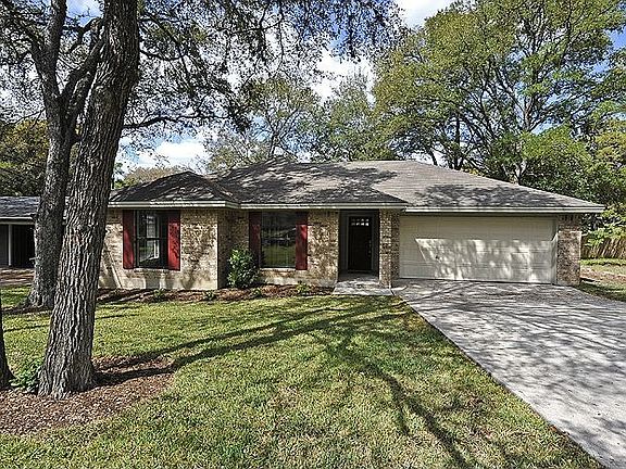 Astor street is the hidden jewel of 78721.  Just across MLK from Golf Course