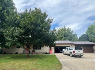 911 Clinton St, Charles City, IA 50616