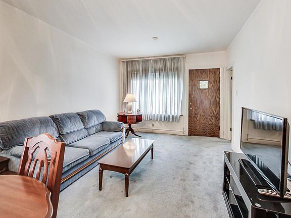 3rd image of 4421 N McVicker Ave