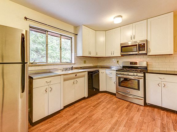 449 Harvard Lane Kitchen