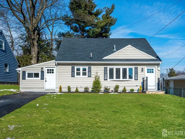 35 Kendall Dr, Parlin, NJ 08859