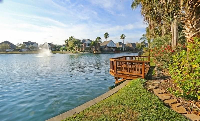 1st image of 6023 Stratford Gardens Dr