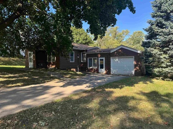305 W 5th Ave N, Estherville, IA 51334
