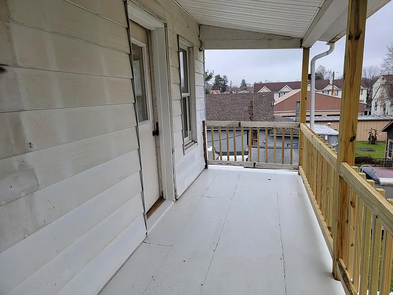 212 W Main St — Photo 25