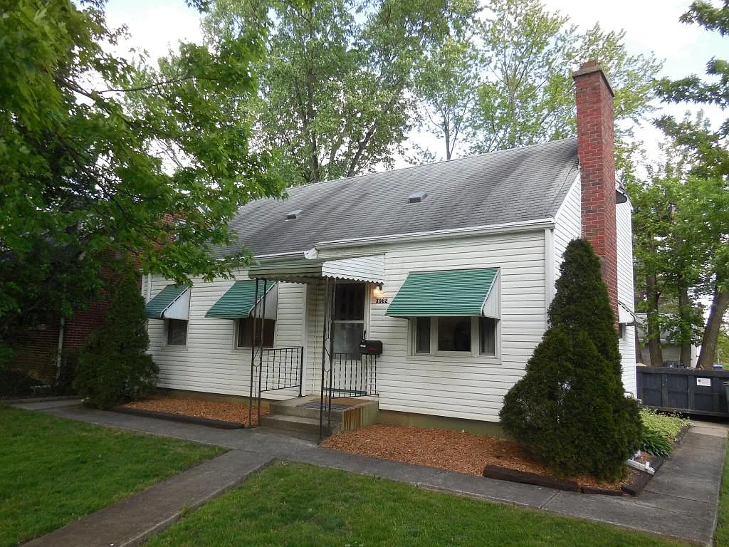 3082 Bremen St photo 1
