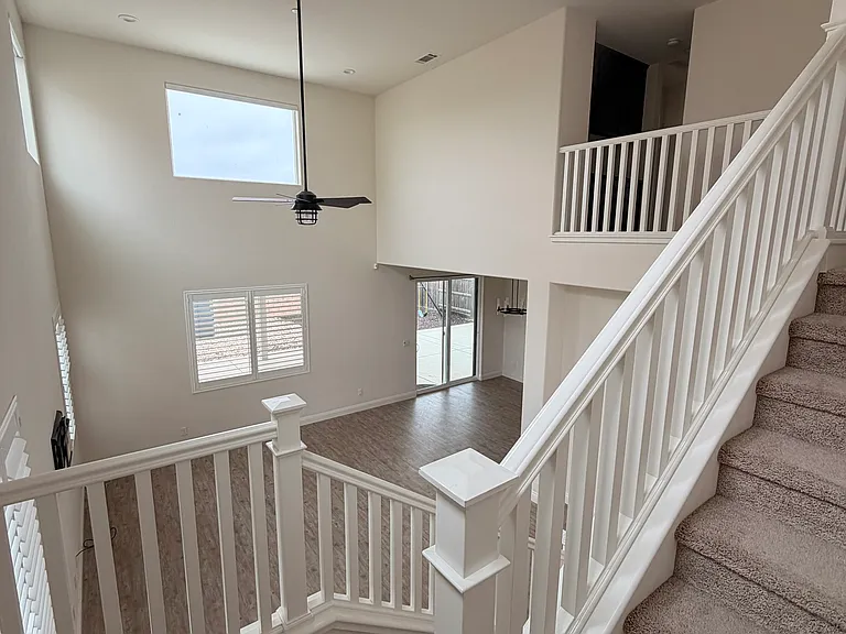 327 Las Flores Dr — Photo 9