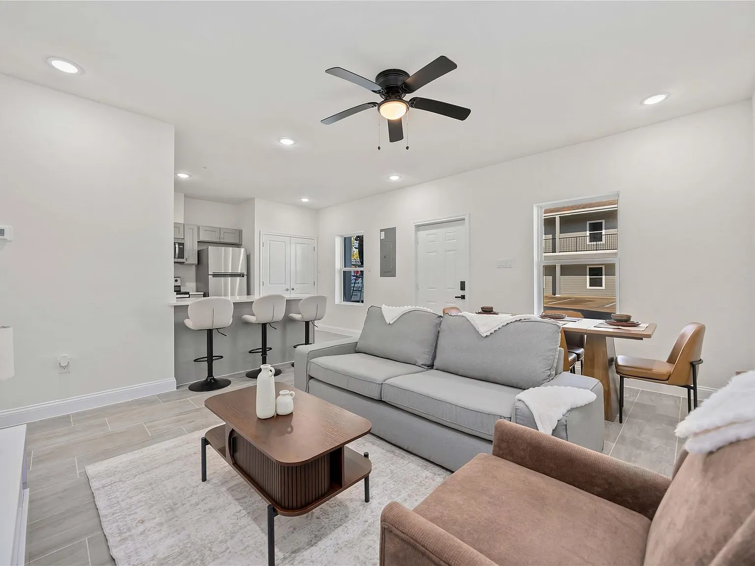 2 bed, 1.0 bath, 830 sqft, $1,295 — Photo 4