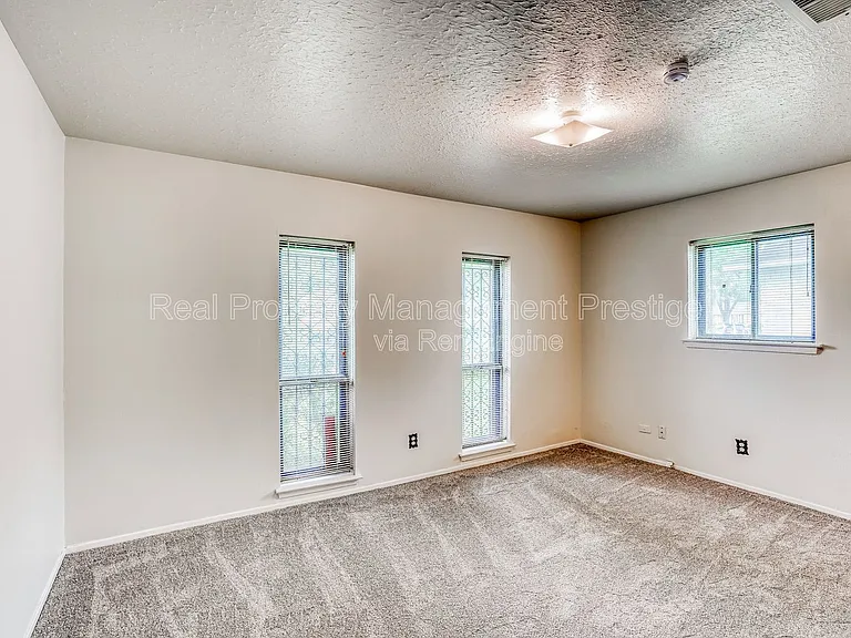 500 Stoneledge Dr — Photo 9