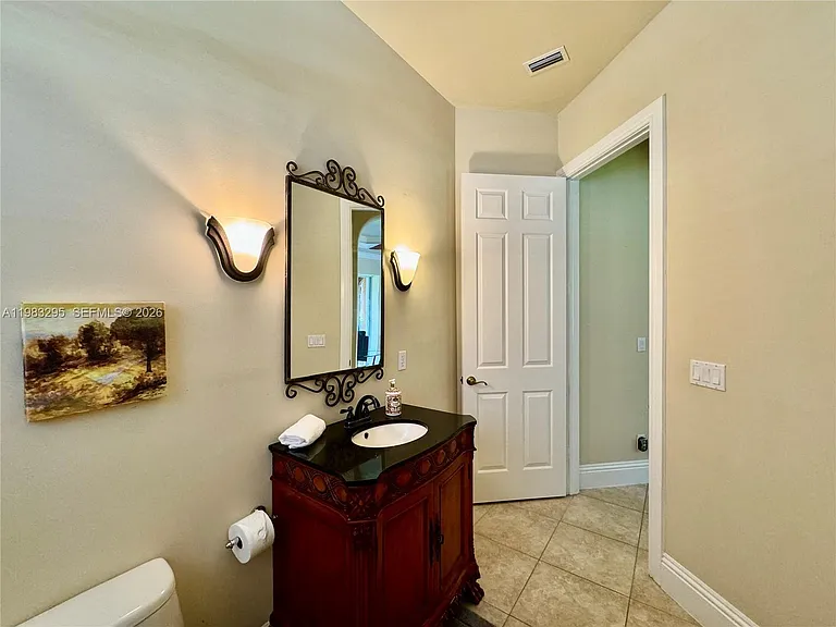 1740 Ludlow Rd — Photo 43