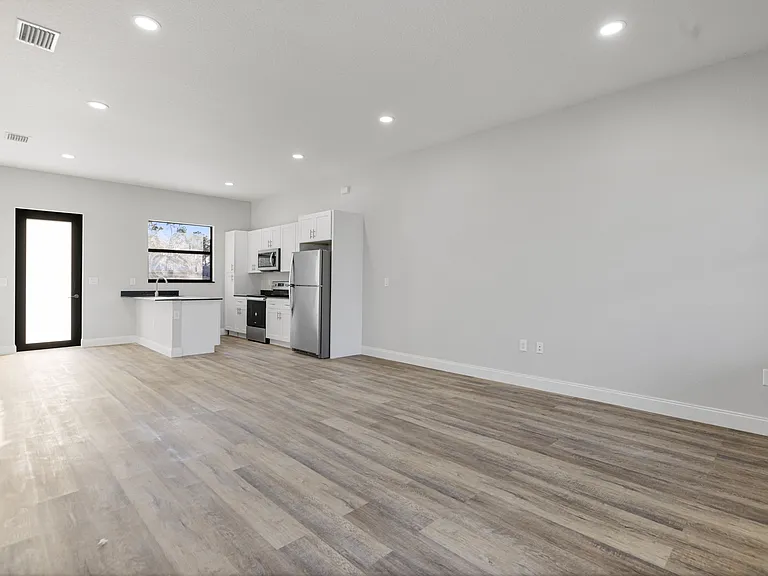 4632 30th St SW — Photo 8
