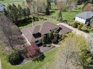 2882 Oakwood Dr, Willoughby Hills, OH