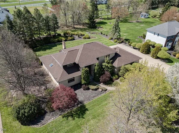 2882 Oakwood Dr, Willoughby, OH 44094