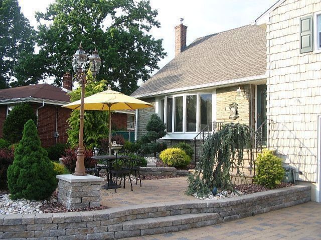 2nd image of 4 Sherwood Cir