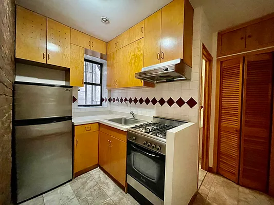 Rented by J PRESTON AND ASSOCIATES INC | media 7