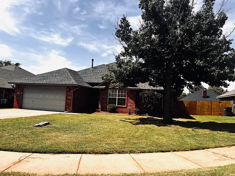 715 E Forest Court Ln — Photo 1