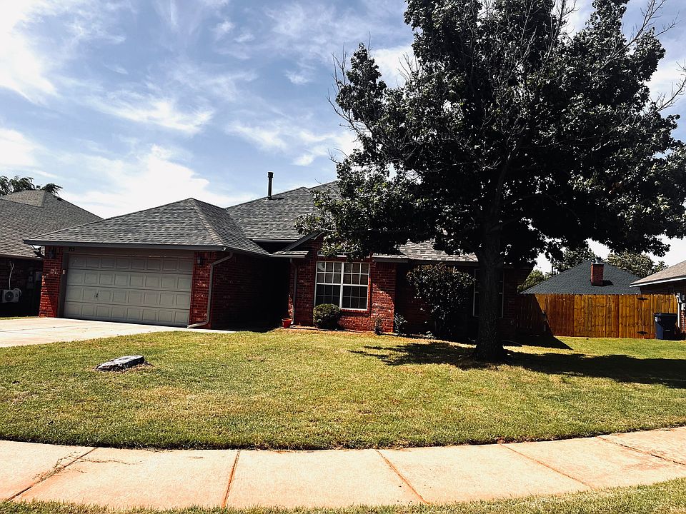 1st image of 715 E Forest Court Ln