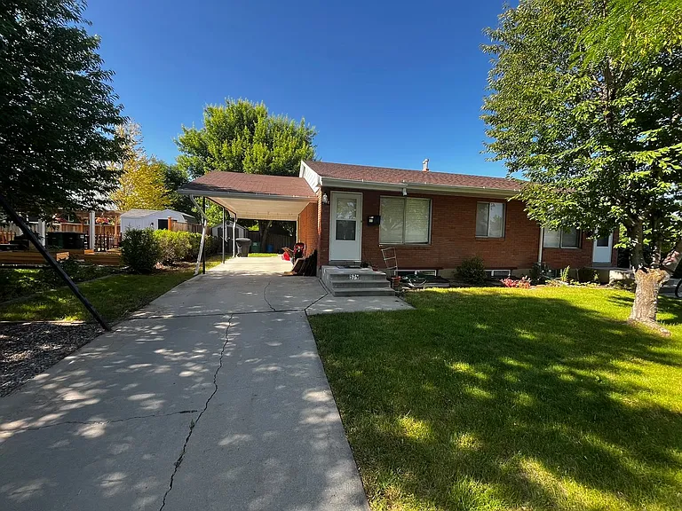 568-574 E 200 S — Photo 2