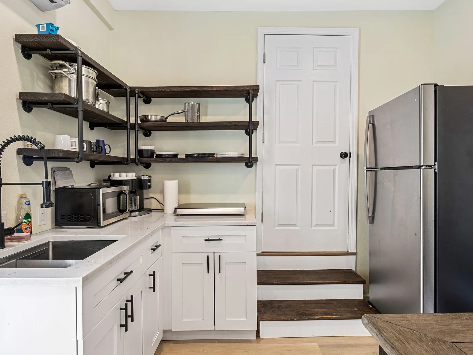 1 bed, 700 sqft, $1,925 — Photo 3