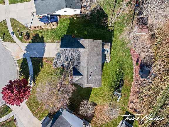 4th image of 10738 Douglas Dr