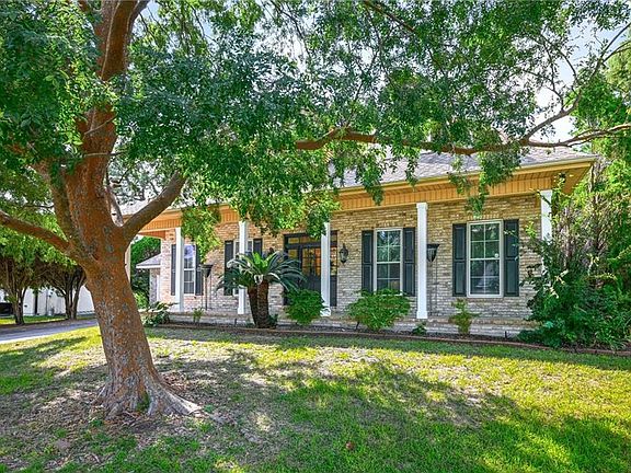 2nd image of 13 Mission Hills Dr