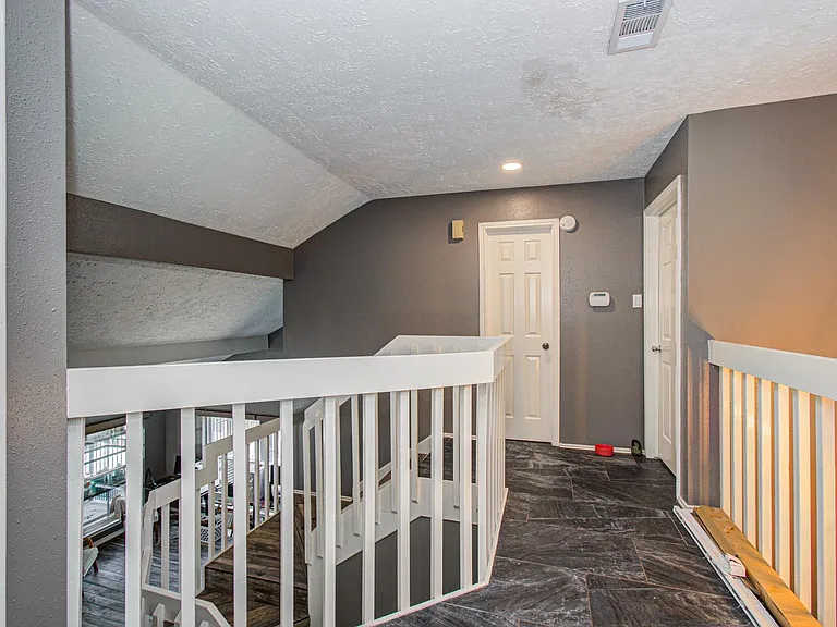 2122 Courtshire Ln — Photo 21