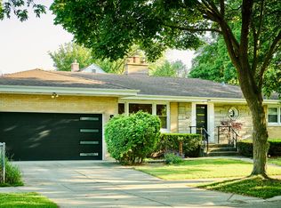 4555 Cleveland St, Skokie, IL 60076