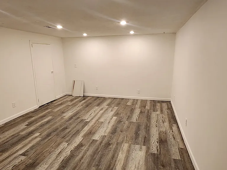 5052 Crockett Dr — Photo 9